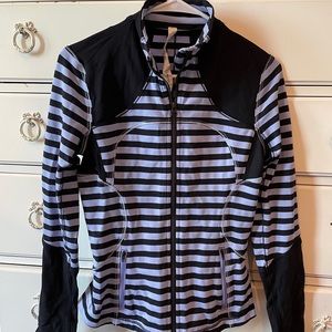 Lululemon jacket size 6 excellent condition